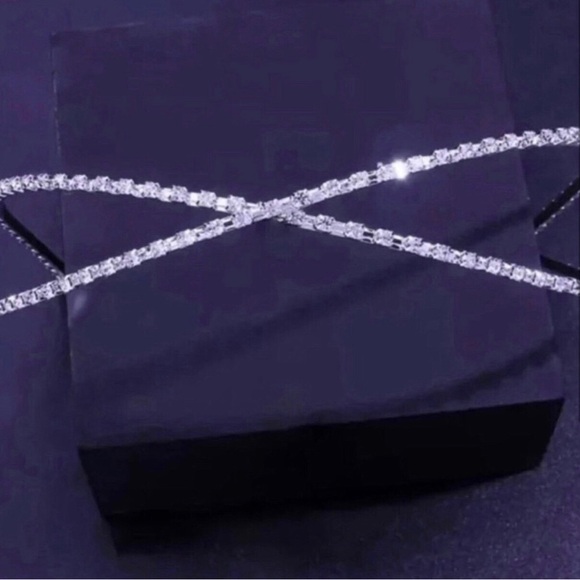 Elegant Silver Crystal Headband - Picture 2 of 2